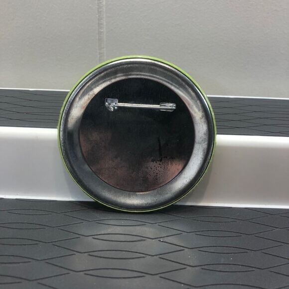 𝅺budweiser this is your Mc Bud’s for you button pin Vintage Irish clover - Picture 2 of 3